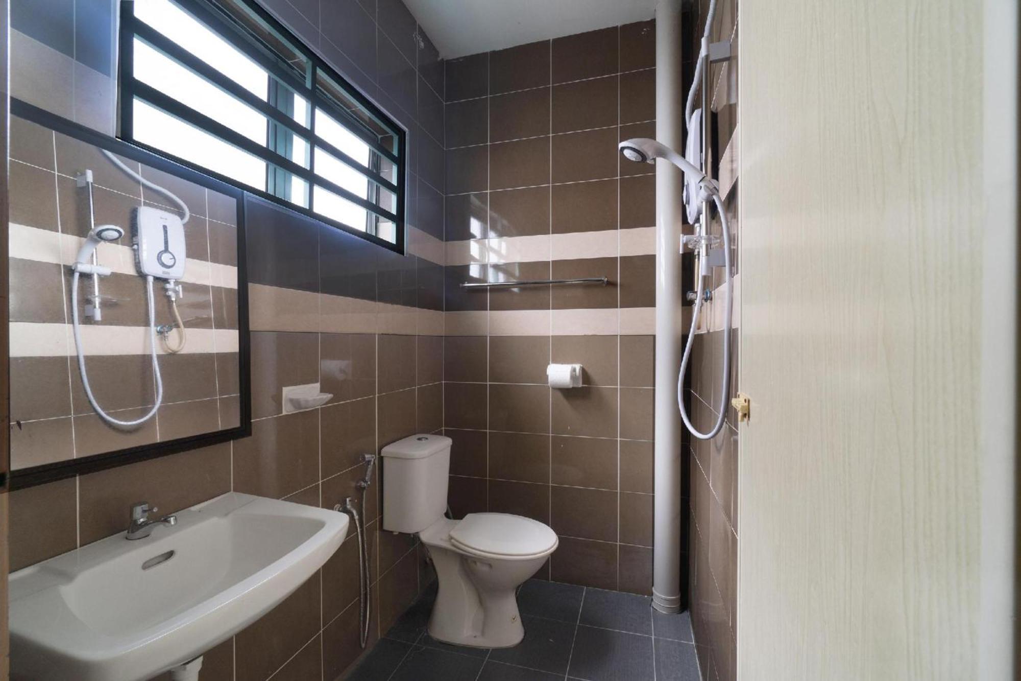 Oyo 91089 Motel Fasa 2B Seri Manjung Ngoại thất bức ảnh